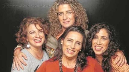 Maicira Trevisan, Ana Cláudia César, Paola Picherzky e Miriam Cápua formam o tradicional grupo musical “Choronas”