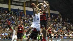 Após ser dominado no primeiro quarto, o RC Basquete chegou a equilibrar o jogo, mas a qualidade e rotatividade dos elencos fizeram a diferença