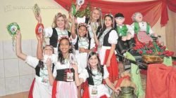 Em um ambiente familiar e repleto de pratos típicos deliciosos, a festa italiana é sucesso garantido na capela de Santa Luzia, na Bela Vista