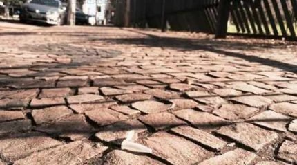 Antes locais para famílias se divertirem, hoje em dia as praças da cidade são refúgio para usuários de entorpecentes