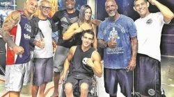 Na foto, encontro do atleta Yves Carbinatti com o lutador Anderson Silva e outros nomes do esporte que se encontravam no evento