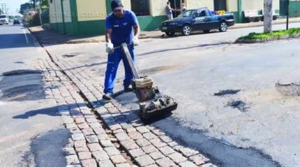 Equipes trabalhando em Ajapi