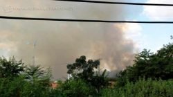 A fumaça do incêndio pode ser vista em vários pontos da cidade