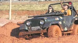 Amantes dos veículos 4x4 se aventuram por locais diferenciados, repletos de adrenalina