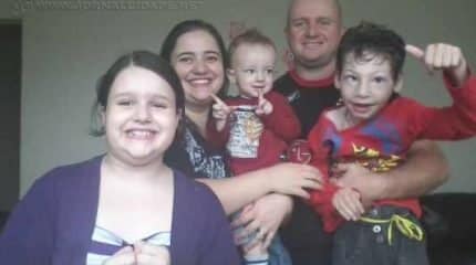 A família Isler: Kariely, Karen, Moisés, Alessandro e Josué