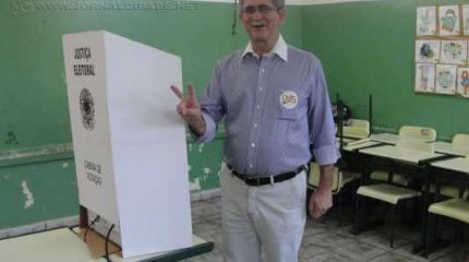 Na foto de arquivo, o prefeito Palmínio Altimari Filho (PMDB) pouco depois de votar em seu colégio eleitoral nas eleições de 2012