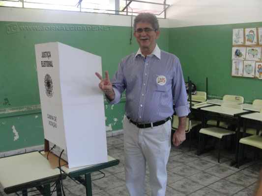 Na foto de arquivo, o prefeito Palmínio Altimari Filho (PMDB) pouco depois de votar em seu colégio eleitoral nas eleições de 2012