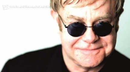 A noite promete ser animada para os fãs do cantor; banda toca os maiores sucessos do inglês