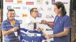 O conselheiro Luiz Antonio Claro (Kiko), o presidente Luiz Balbo e o técnico de futebol Sérgio Guedes