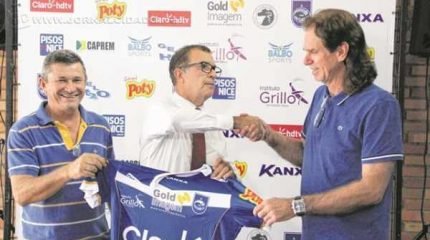 O conselheiro Luiz Antonio Claro (Kiko), o presidente Luiz Balbo e o técnico de futebol Sérgio Guedes