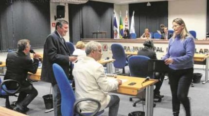 O projeto de alteração à subvenção aprovada em abril passou em primeira discussão pelo voto dos vereadores na tarde de ontem (19)