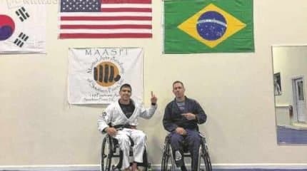 O atleta rio-clarense Yves Carbinatti ao lado do também lutador Brian Freeman, que o convidou para treinar nos Estados Unidos