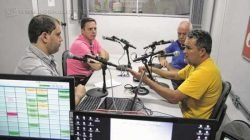 Daniel Guedes (à esquerda) e Álvaro Pacheco durante o programa Jornal de Esportes, da Rádio Excelsior Jovem Pan News, 1.410 kHz