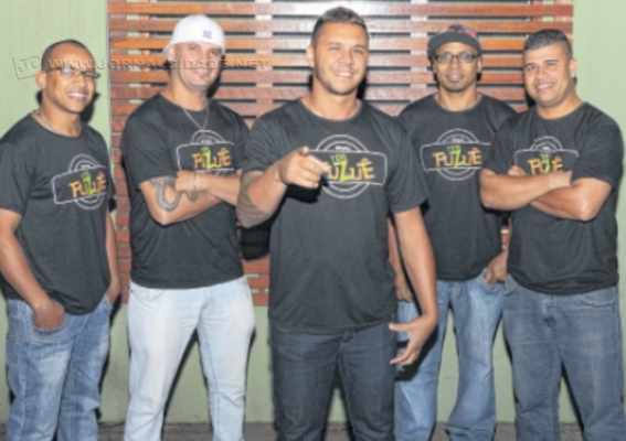Grupo Tem Fuzuê leva o melhor do samba para as festas de casamento (crédito: Aliança Foto&Vídeo)