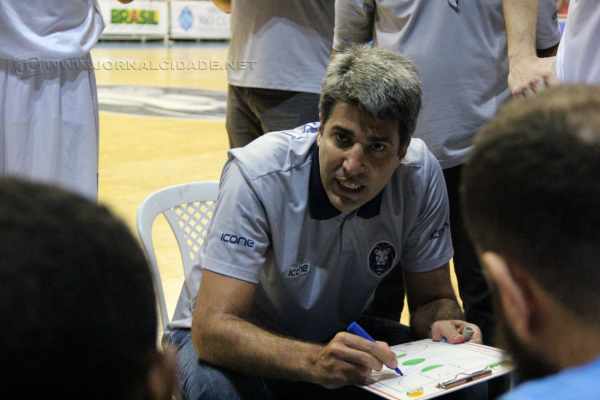 Dedé chegou na sexta rodada e tirou o time da lanterna, classificando-o pela primeira vez aos playoffs, chegando às quartas de final