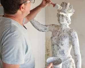 Fotos antigas da imagem e documentos contribuíram para o processo de reconstituição que está sendo concluído