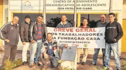 Funcionários da Fundação Casa de Rio Claro em apoio à greve dos agentes que atinge 150 unidades no Estado de São Paulo