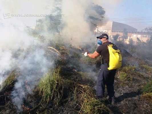 Defesa Civil de Rio Claro atuou para controlar o fogo no Distrito Industrial e no Benjamin de Castro
