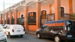 A prefeitura ampliou a iluminação pública em frente à Philarmônica, substituindo as antigas lâmpadas do trecho por outras mais potentes