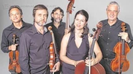 O grupo de cordas Quintal Brasileiro, formado por Luiz Amato, Esdras Rodrigues, Emerson de Biaggi, Adriana Holtz e Ney Vasconcelos, faz show no Sesi Rio Claro nesta sexta-feira (6), a partir das 20 horas. Na Avenida M-29, 441, no Jardim Floridiana.