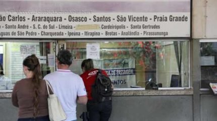 Viação disponibiliza a passageiros ônibus extra para SP. Previsão indicava aumento na movimentação de pessoas na Rodoviária a partir das 18h dessa quarta-feira (25)