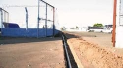 No Schmidtão, foram instalados três hidrantes nas arquibancadas da Rua 11. Ao lado, a tubulação que liga os hidrantes até a caixa d’água do estádio, localizada próxima da arquibancada da Rua 9