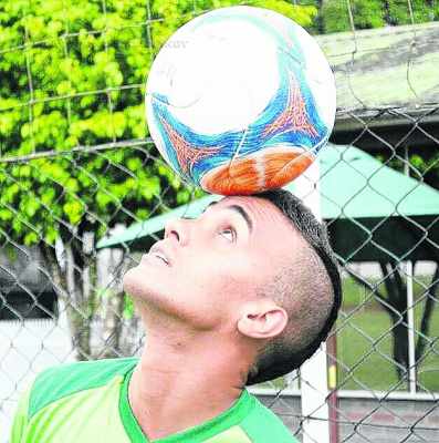 Odair Lucas [zagueiro], Paulo Vitor [goleiro], Samuel [meia] e Medina [atacante] somam força ao elenco do Galo Azul comandado pelo técnico Sérgio Guedes