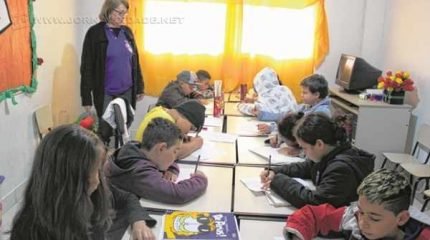 Para os atuais 60 alunos, no Educandário são realizadas atividades em grupos de convivência com educadora social e também oficinas, como de informática, reflexão, comunicação, de música, entre outras