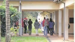 Centenas de estudantes de vários cursos deram início à greve geral na noite de quinta-feira (9)