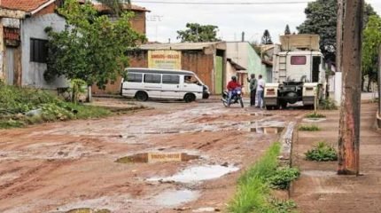 Moradores da Vila Cristina se queixam das condições da massa asfáltica na Avenida Joaquim Ribeiro