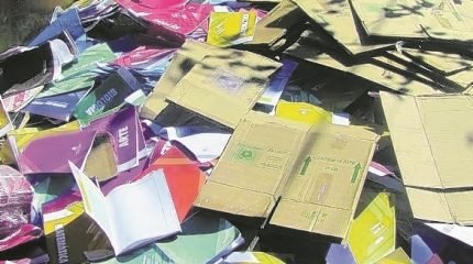 Em 2013, seguindo ordens da diretora da escola, alunos descartaram milhares de apostilhas em escola estadual de Rio Claro. Na oportunidade, a reportagem do JC esteve no local e constatou que a Polícia Militar foi acionada por populares e enviou uma equipe ao local, que por sua vez teria registrado um Boletim de Ocorrência. Até hoje não se sabe quem é o responsável pelo descarte do material.