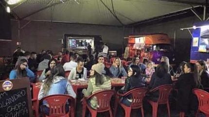 Diversos food trucks poderão ser aproveitados pelo público durante os shows no Food Park Rio Claro