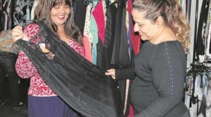 Objetos ligados ao vestuário e também vale-presentes são excelentes opções para presentear o par romântico no Dia dos Namorados