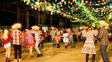 O mês de junho foi embora e levou as festas juninas, mas as julinas estão começando a acontecer e toda comunidade é convidada