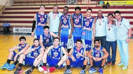 MEDALHA DE BRONZE: o Rio Claro Basquete conquistou o terceiro lugar do Campeonato Paulista Sub 22 no último domingo (3)