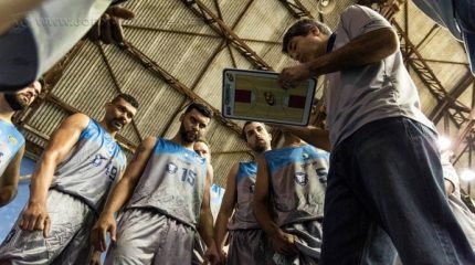 FOCO E ESTRATÉGIA: equipe de Dedé Barbosa venceu o Bauru Basket na última quinta-feira (28)
