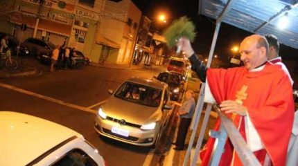 Padre Renato Luís Andreatto, da Aparecida, abençoou os motoristas