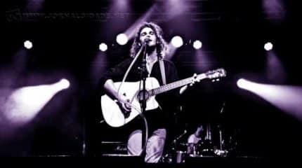 O músico australiano Jarrah Thompson faz show neste domingo (3), em Rio Claro, no Sujinho’s Bar, localizado na Avenida 24-A com a Rua 12-B, no bairro Bela Vista.