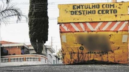 Lei de 2004 regulamenta a utilização de caçambas no município. Última atualização foi em 2013