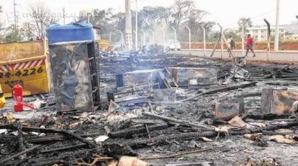 Incêndio aconteceu na noite de segunda-feira (18), no bairro Terra Nova