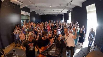 A banda Burning Symphony é sucesso no Rio Harp Festival