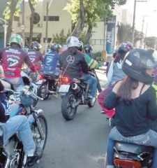 Motociclistas fizeram “motosseata” para conscientizar quanto ao uso do cerol