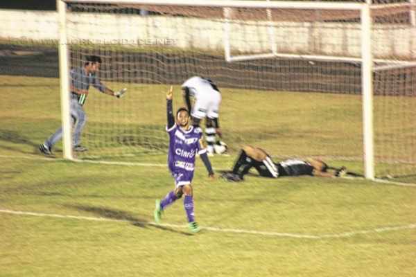 VITÓRIA EM CASA: público compareceu ao Schmidtão e incentivou o time em mais uma conquista