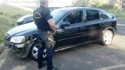 Na foto, ação da Guarda Civil Municipal ao apreender um veículo que havia sido roubado no bairro Parque Universitário