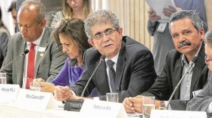 Da audiência realizada na quinta, em Brasília, participaram 27 prefeitos, entre eles o prefeito Du Altimari (foto: Paulo Negreiros/FNP)