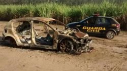Equipe da GCM flagrou restos de veículo em estrada no antigo Horto Florestal