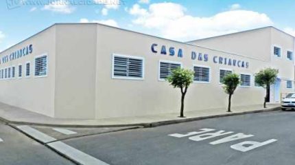 Diversos espaços da instituição passaram por melhorias, incluindo as salas de aula, de informática, além da quadra poliesportiva