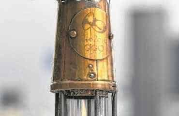 EMOÇÃO: Chama Olímpica chega à cidade do Rio de Janeiro