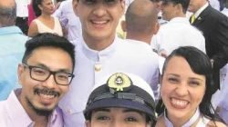 Edval [no centro] com o capitão Shereder e as colegas de equipe Talisca Reis e Carmen Pigozzi