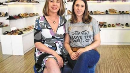 O casal Sidinei Carvalho Júnior e Susi Carvalho costuma aproveitar os finais de semana com passeios de jipe pela região